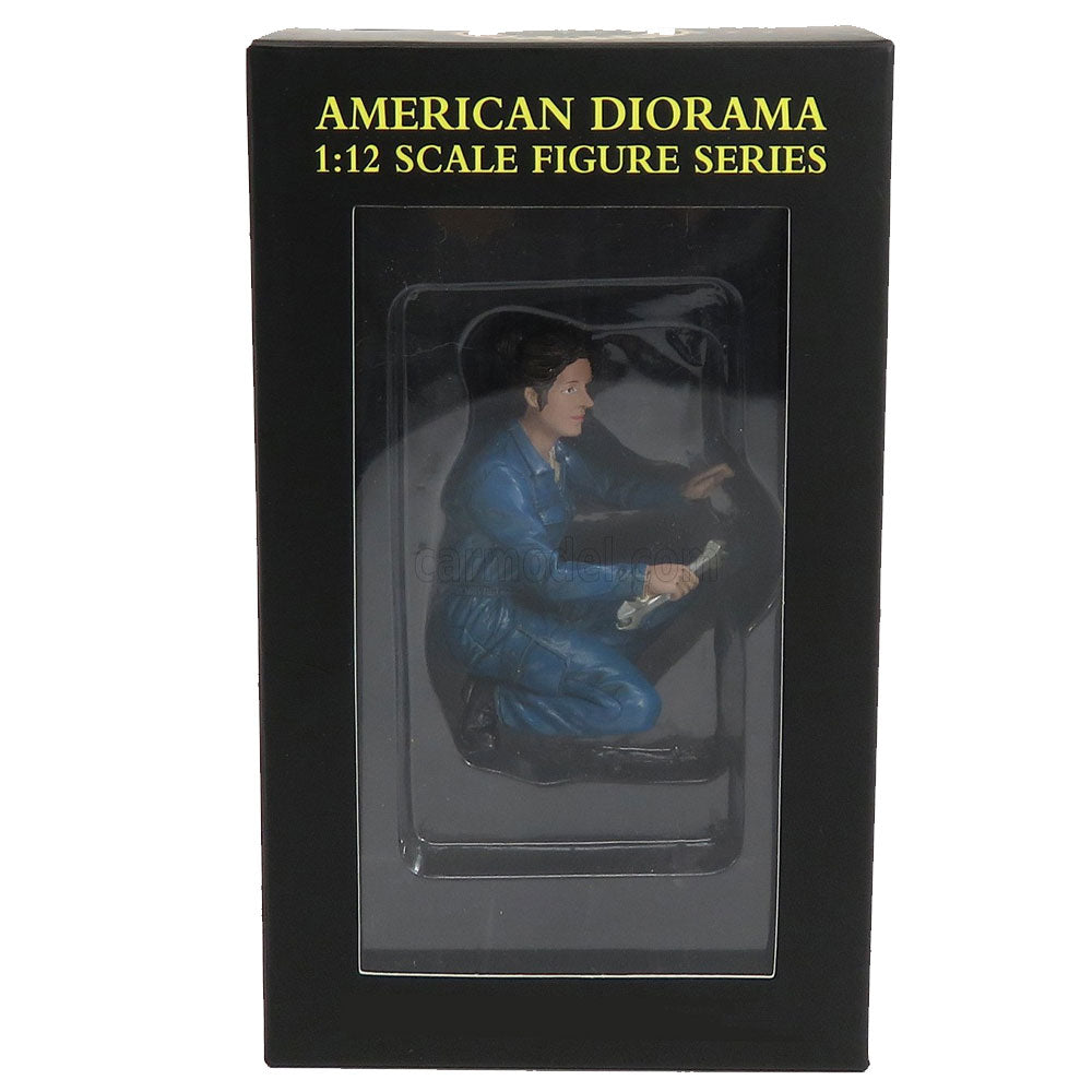 Mechanic Figure 1:12 Scale Diorama